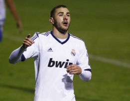 Benzema: "Paso más tiempo en el banquillo que en el campo" Benzema: "Paso más tiempo en el banquillo que en el campo"