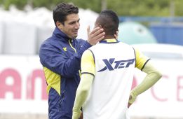 Velázquez: "El Murcia acabará en los puestos de promoción" Velázquez: "El Murcia acabará en los puestos de promoción"