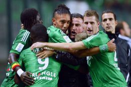 Saint Etienne y Valenciennes se meten en la carrera por liderato Saint Etienne y Valenciennes se meten en la carrera por liderato