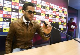 Alves: "El fútbol diferencia a Leo Messi de Cristiano Ronaldo" Alves: "El fútbol diferencia a Leo Messi de Cristiano Ronaldo"