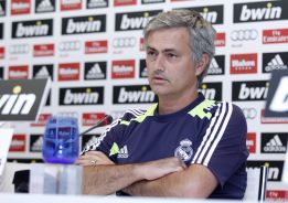 Mourinho: "Cristiano será nuestro nueve ante el Levante" Mourinho: "Cristiano será nuestro nueve ante el Levante"