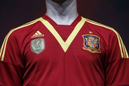 La afición rechaza la nueva camiseta de la Roja La afición rechaza la nueva camiseta de la Roja
