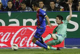 Su queja fue el penalti a Cuenca que dio el 1-2 al Barcelona Su queja fue el penalti a Cuenca que dio el 1-2 al Barcelona