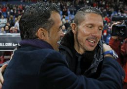 Luis García: "Me dicen que es mano, los árbitros se equivocan" Luis García: "Me dicen que es mano, los árbitros se equivocan"