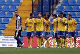 Las Palmas aprovecha la depresión del Hércules, colista Las Palmas aprovecha la depresión del Hércules, colista