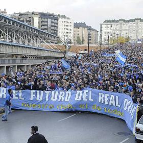 Oviedo: 5.000 le apoyan en la calle y 20.500 en el estadio Oviedo: 5.000 le apoyan en la calle y 20.500 en el estadio