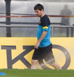 Alves no llega al entreno; Messi y Villa trabajan en el gimnasio Alves no llega al entreno; Messi y Villa trabajan en el gimnasio