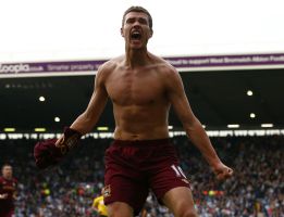 El Atlético piensa en Dzeko y Luis Suárez si Falcao se va El Atlético piensa en Dzeko y Luis Suárez si Falcao se va