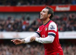 El Arsenal golea al Tottenham tras la expulsión de Adebayor El Arsenal golea al Tottenham tras la expulsión de Adebayor