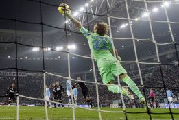 La Juve se estrelló ante el Lazio y El Shaarawy salvó al Milán La Juve se estrelló ante el Lazio y El Shaarawy salvó al Milán