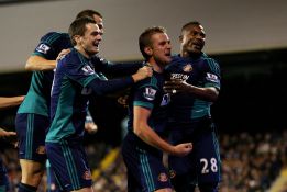 Carlos Cuéllar y Adam Johnson guían al Sunderland a la victoria Carlos Cuéllar y Adam Johnson guían al Sunderland a la victoria
