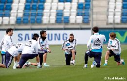 El Madrid se entrenó sin Essien, que sigue con problemas físicos El Madrid se entrenó sin Essien, que sigue con problemas físicos