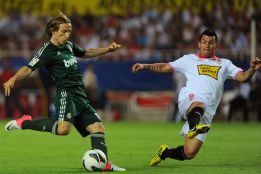 Modric titular y Özil al banquillo, el City juega con tres centrales Modric titular y Özil al banquillo, el City juega con tres centrales