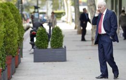 Luis Aragonés: "La Liga sigue siendo una cosa de dos" Luis Aragonés: "La Liga sigue siendo una cosa de dos"