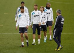 Mourinho vuelve a dejar fuera a Carvalho; viajan Nacho y Morata Mourinho vuelve a dejar fuera a Carvalho; viajan Nacho y Morata