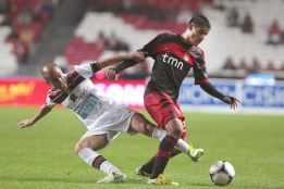 El Benfica, líder provisional tras derrotar 2-0 al Olhanense El Benfica, líder provisional tras derrotar 2-0 al Olhanense