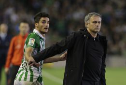Mourinho: "Otros controlan el calendario, pero sólo hablo yo" Mourinho: "Otros controlan el calendario, pero sólo hablo yo"