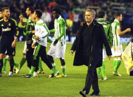 La prensa coincide: Mourinho está echando un pulso al club La prensa coincide: Mourinho está echando un pulso al club