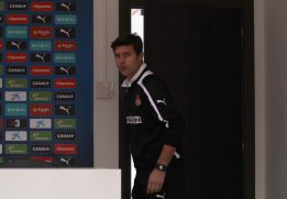 El Espanyol se entrena sin el técnico Mauricio Pochettino El Espanyol se entrena sin el técnico Mauricio Pochettino