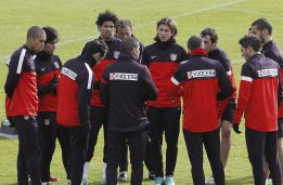 Simeone reserva nueve titulares para el derbi contra el Madrid Simeone reserva nueve titulares para el derbi contra el Madrid