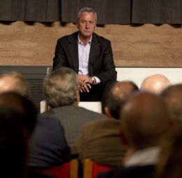 Johan Cruyff: "El Barcelona no necesita fichar a Neymar" Johan Cruyff: "El Barcelona no necesita fichar a Neymar"