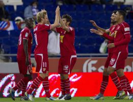El Sevilla abusa de un Espanyol con diez y pasa a octavos El Sevilla abusa de un Espanyol con diez y pasa a octavos