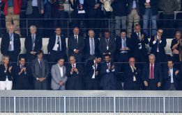 El jeque reaparece para dar las gracias a la afición del Málaga El jeque reaparece para dar las gracias a la afición del Málaga