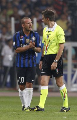 El FIFPro pide sancionar al Inter por presionar a Sneijder El FIFPro pide sancionar al Inter por presionar a Sneijder