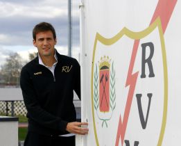 'El mudo' Vázquez se cuela en el Rayo sin hacer ningún ruido 'El mudo' Vázquez se cuela en el Rayo sin hacer ningún ruido