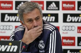 Mourinho: "Pegarme es el deporte nacional; lo asumo" Mourinho: "Pegarme es el deporte nacional; lo asumo"