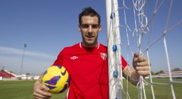 Álvaro Negredo: doble sesión para llegar a Cornellà Álvaro Negredo: doble sesión para llegar a Cornellà