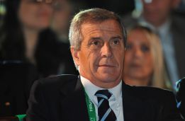 Tabárez: "España es el rival más difícil que hay en toda la Copa" Tabárez: "España es el rival más difícil que hay en toda la Copa"