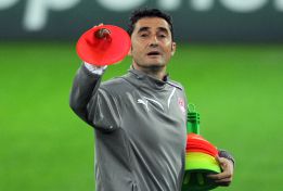 El Valencia hace oficial el fichaje de Ernesto Valverde El Valencia hace oficial el fichaje de Ernesto Valverde