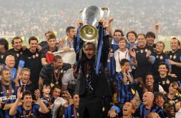 Mou ganó sus dos Champions como segundo de grupo Mou ganó sus dos Champions como segundo de grupo