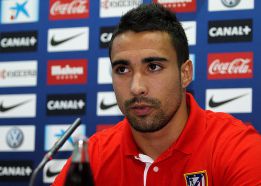 Asenjo: "No nos conviene seguir hablando más tiempo del derbi" Asenjo: "No nos conviene seguir hablando más tiempo del derbi"