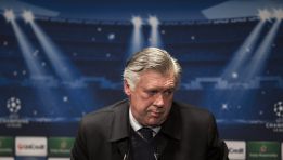 Ancelotti se confiesa: "Mou es una guillotina sobre mi cabeza" Ancelotti se confiesa: "Mou es una guillotina sobre mi cabeza"