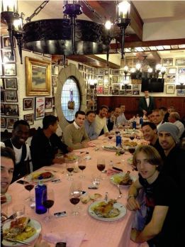 Comida de hermandad entre varios jugadores del Madrid Comida de hermandad entre varios jugadores del Madrid