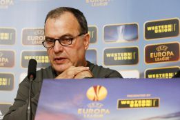 Bielsa: "La salida de Llorente en enero está desestimada" Bielsa: "La salida de Llorente en enero está desestimada"