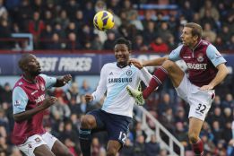 Obi Mikel sancionado con tres partidos por insultar a un árbitro Obi Mikel sancionado con tres partidos por insultar a un árbitro