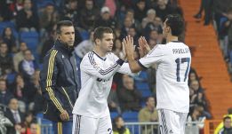 Arbeloa o Nacho, las opciones de Mou para el lateral zurdo Arbeloa o Nacho, las opciones de Mou para el lateral zurdo