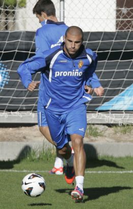 Aranda, lesionado de un dedo, es seria duda para ir a Vallecas Aranda, lesionado de un dedo, es seria duda para ir a Vallecas
