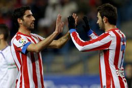 Adrián y Manquillo, titulares en el asalto al liderato de grupo Adrián y Manquillo, titulares en el asalto al liderato de grupo