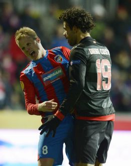 Diego Costa vuelve a liarla: expulsado por dar un cabezazo Diego Costa vuelve a liarla: expulsado por dar un cabezazo