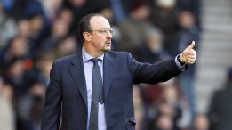 La prensa se ceba con Benítez tras caer en la Champions La prensa se ceba con Benítez tras caer en la Champions