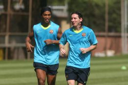 Ronaldinho: "Cristiano hace historia, pero Messi es el mejor" Ronaldinho: "Cristiano hace historia, pero Messi es el mejor"
