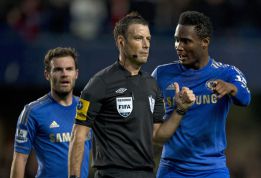 Obi Mikel, sancionado con tres partidos por insultar a un árbitro Obi Mikel, sancionado con tres partidos por insultar a un árbitro