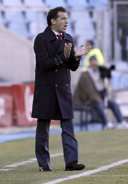 Luis García recupera a Míchel para recibir a la Real Sociedad Luis García recupera a Míchel para recibir a la Real Sociedad