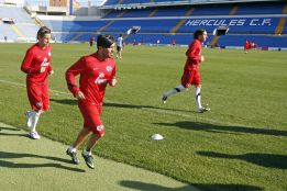 Rosas y Redondo, convocados por Hernández ante el Recre Rosas y Redondo, convocados por Hernández ante el Recre