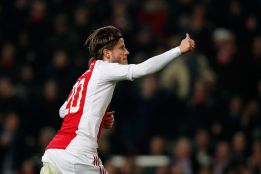 El Ajax prolonga su escalada El Ajax prolonga su escalada
