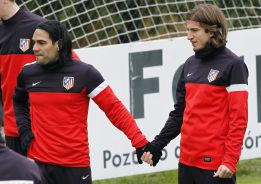 Filipe Luis se recupera y está convocado ante el Deportivo Filipe Luis se recupera y está convocado ante el Deportivo